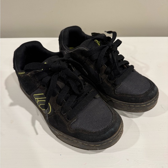 Women's Five Ten Freerider Mountain Bike Shoes - Picture 1 of 8